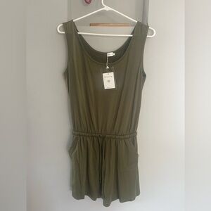 Green romper. Brand: Mingriya Size: small
